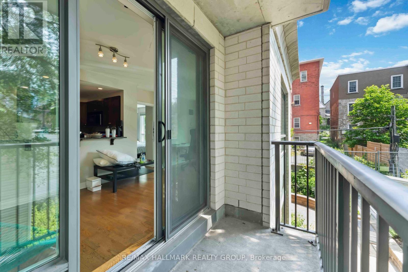 Photo 9 of 204 200 Besserer Street, Ottawa ON