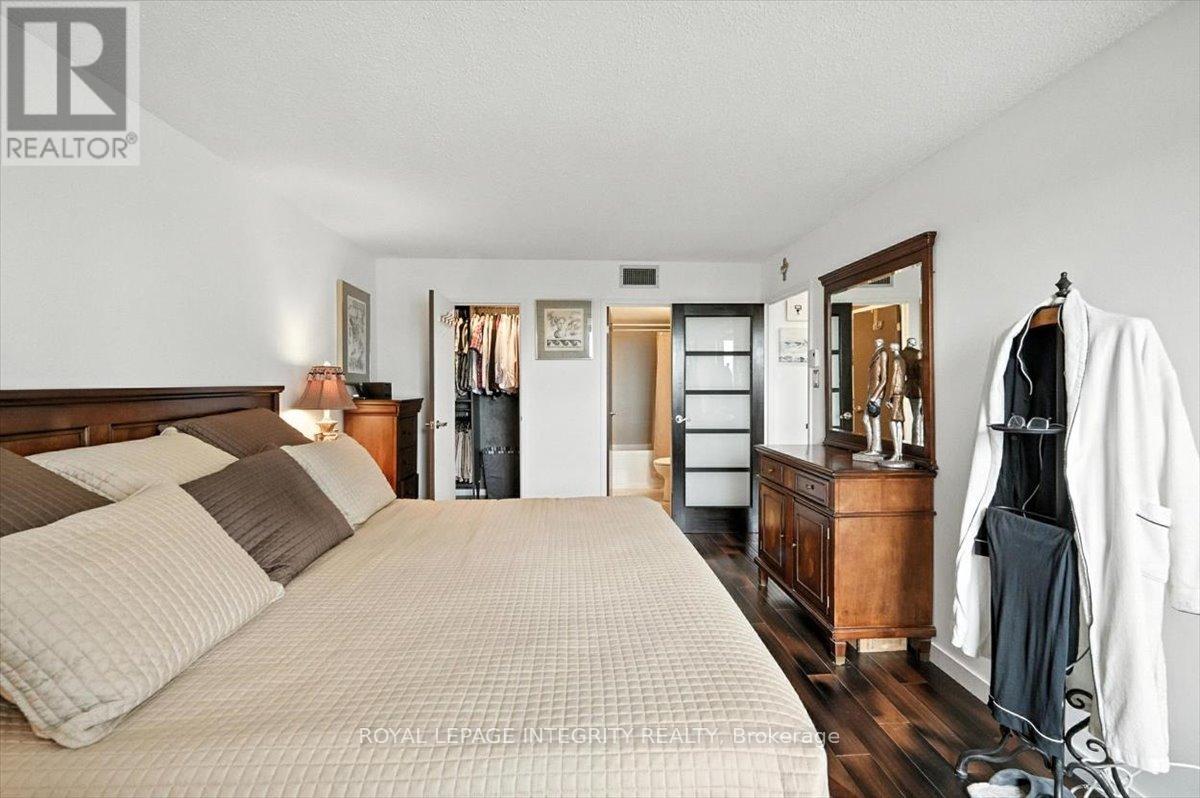 Photo 10 of 1603 1500 Riverside Drive, Ottawa ON
