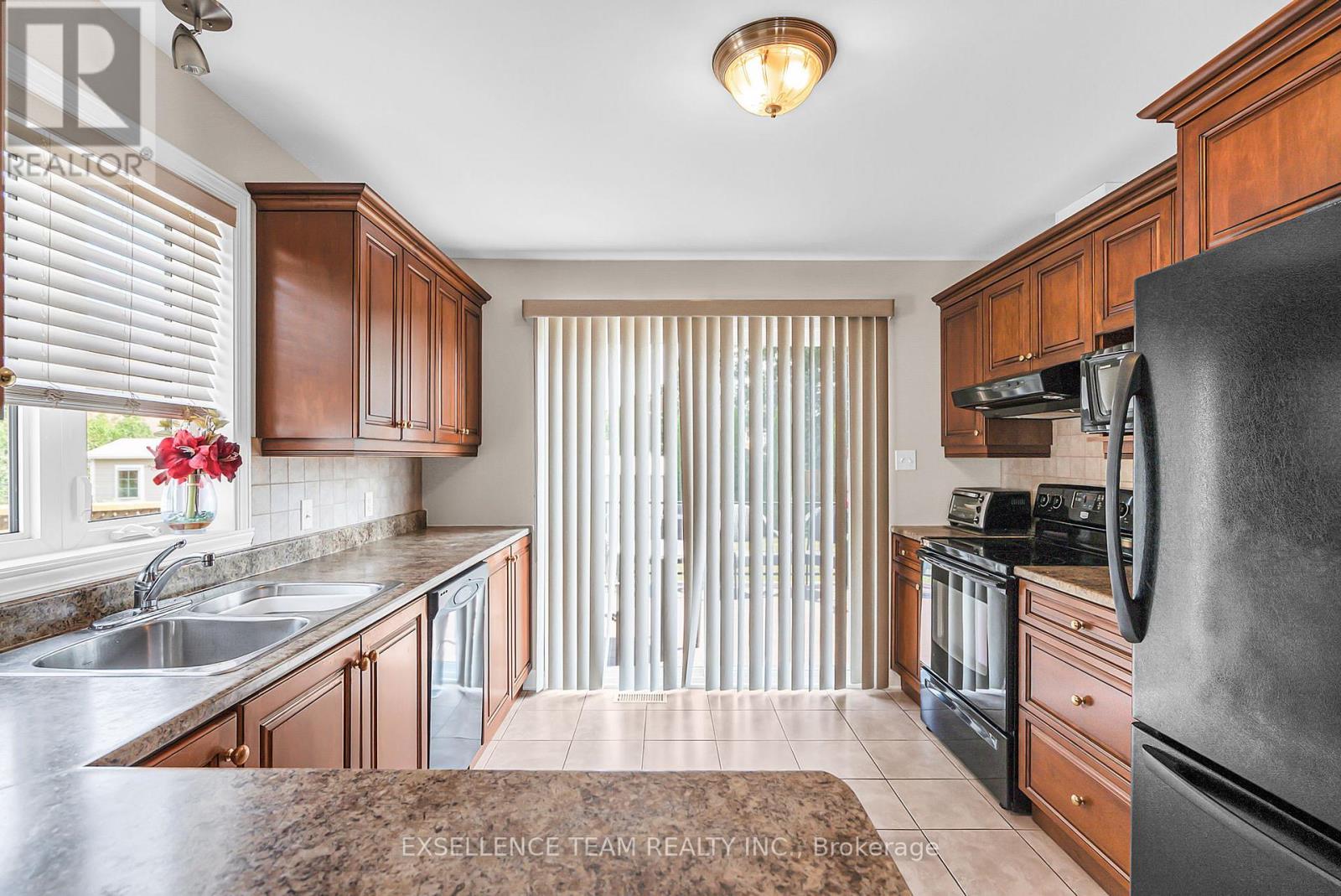 Photo 1 of 1294 Daprat Avenue, Cornwall ON