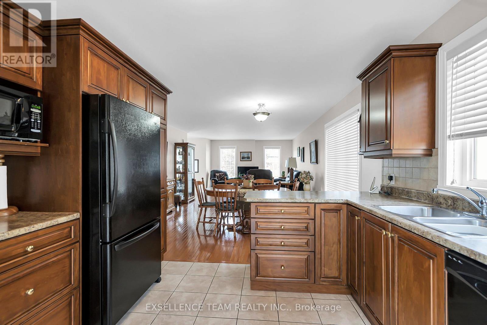 Photo 2 of 1294 Daprat Avenue, Cornwall ON