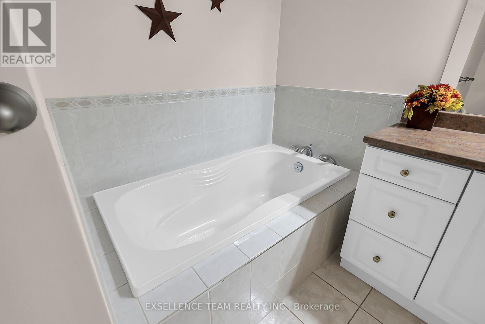 Photo 11 of 1294 Daprat Avenue, Cornwall ON