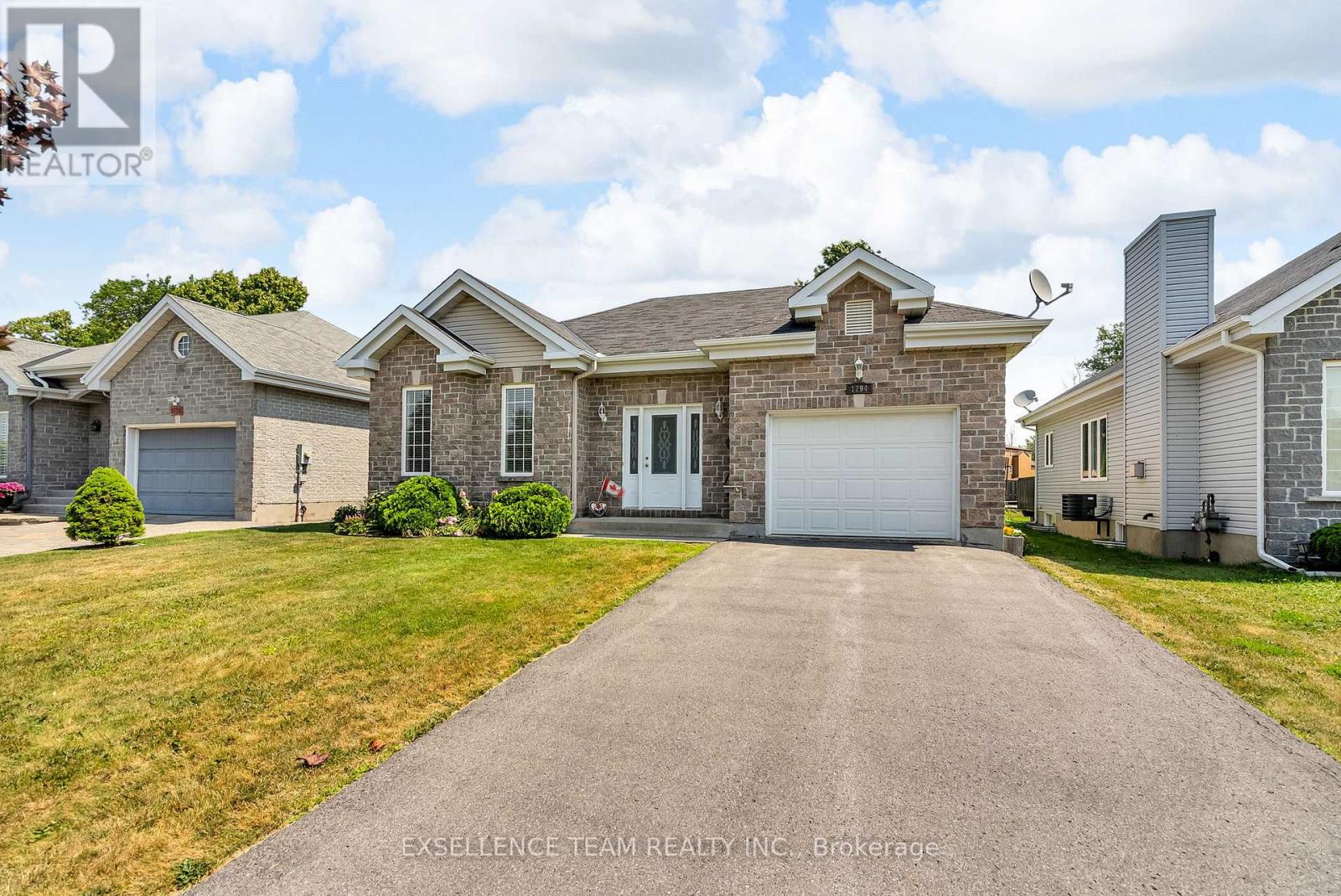 Photo 13 of 1294 Daprat Avenue, Cornwall ON