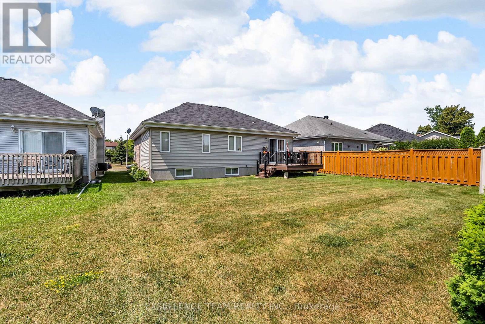 Photo 17 of 1294 Daprat Avenue, Cornwall ON