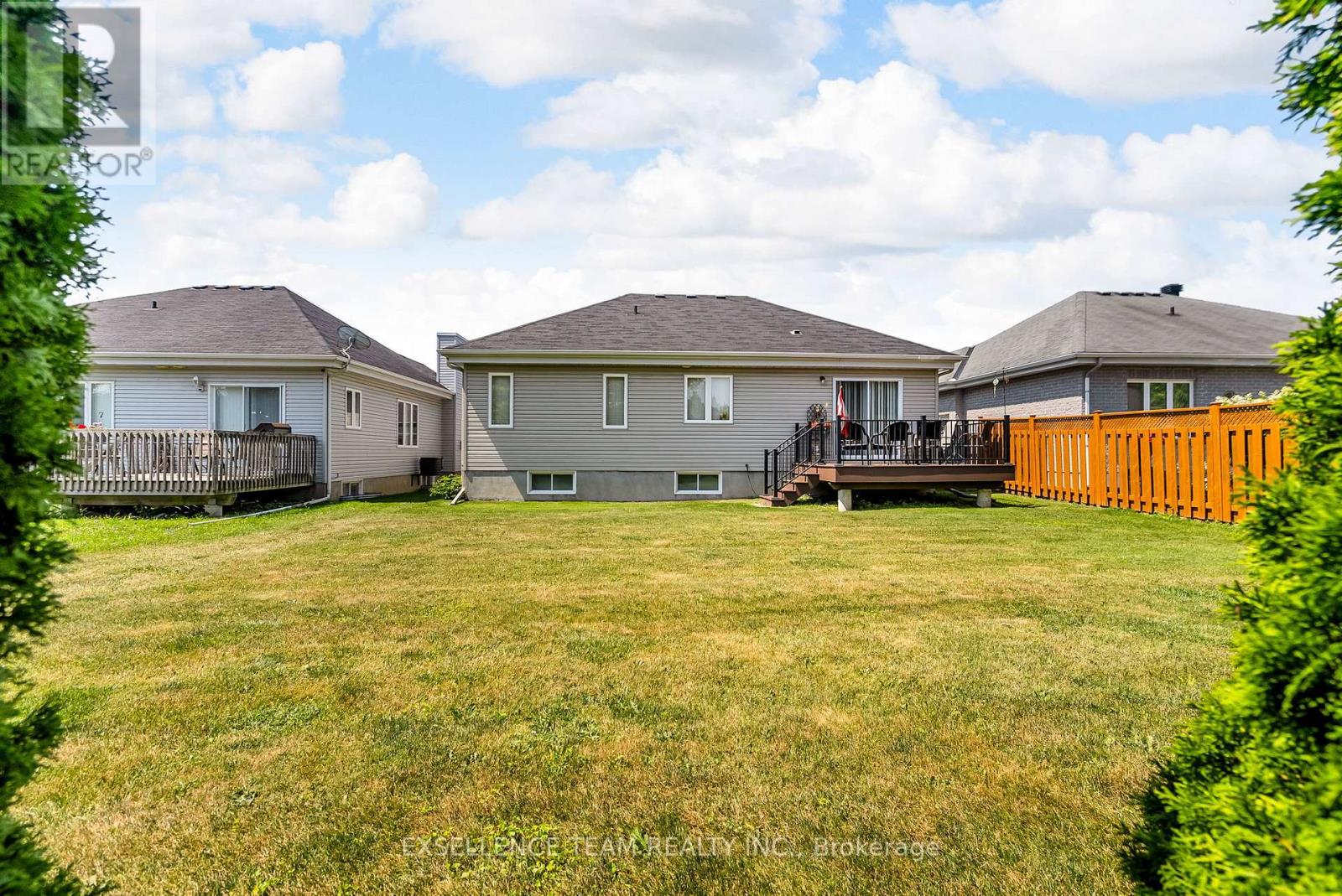 Photo 44 of 1294 Daprat Avenue, Cornwall ON