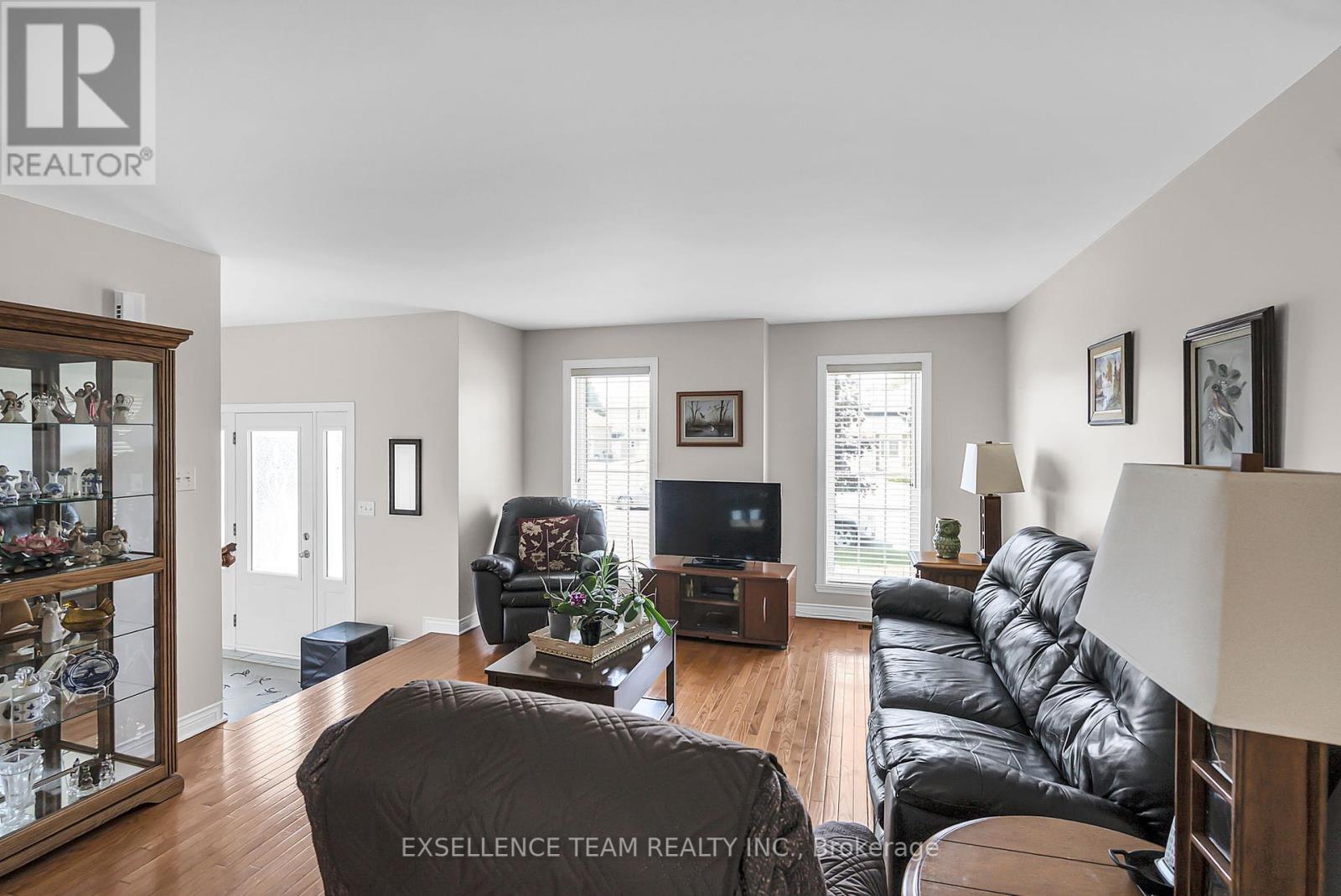 Photo 25 of 1294 Daprat Avenue, Cornwall ON