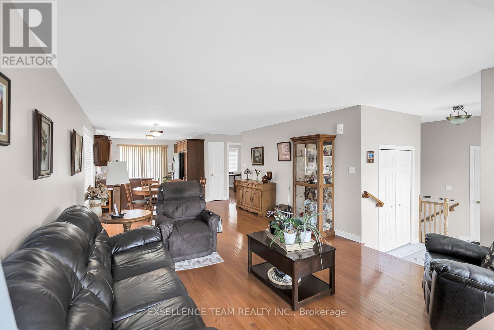 Photo 38 of 1294 Daprat Avenue, Cornwall ON