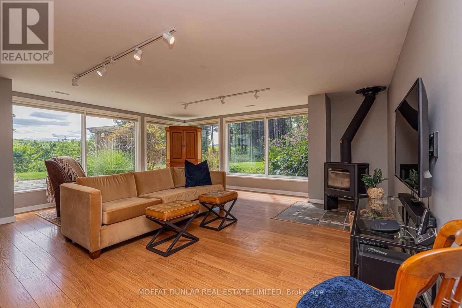 Photo 15 of 17480 Dufferin Street, King ON
