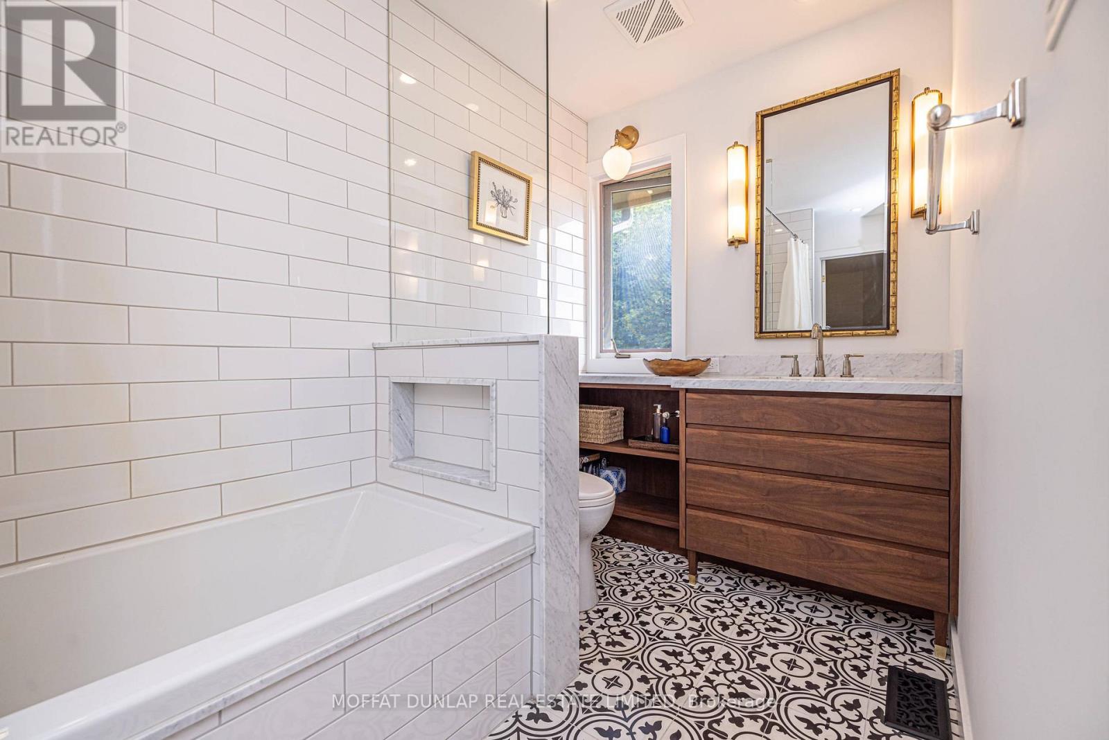 Photo 12 of 17480 Dufferin Street, King ON