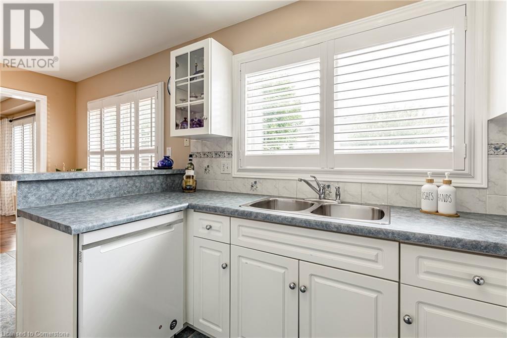 Photo 11 of 42 Archer Way, Mount Hope ON