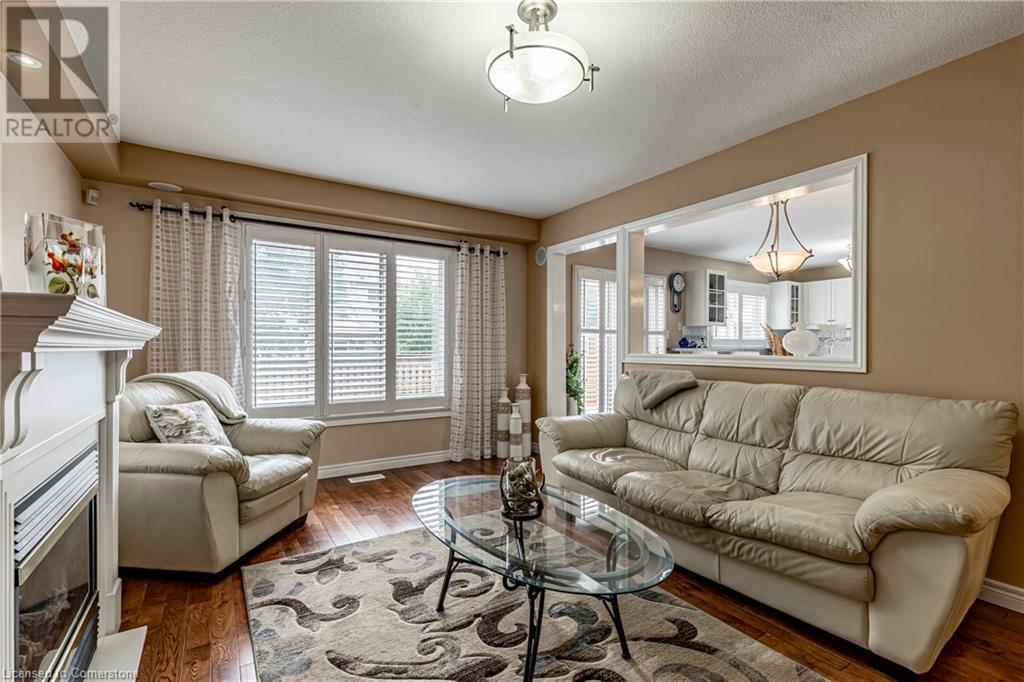 Photo 4 of 42 Archer Way, Mount Hope ON