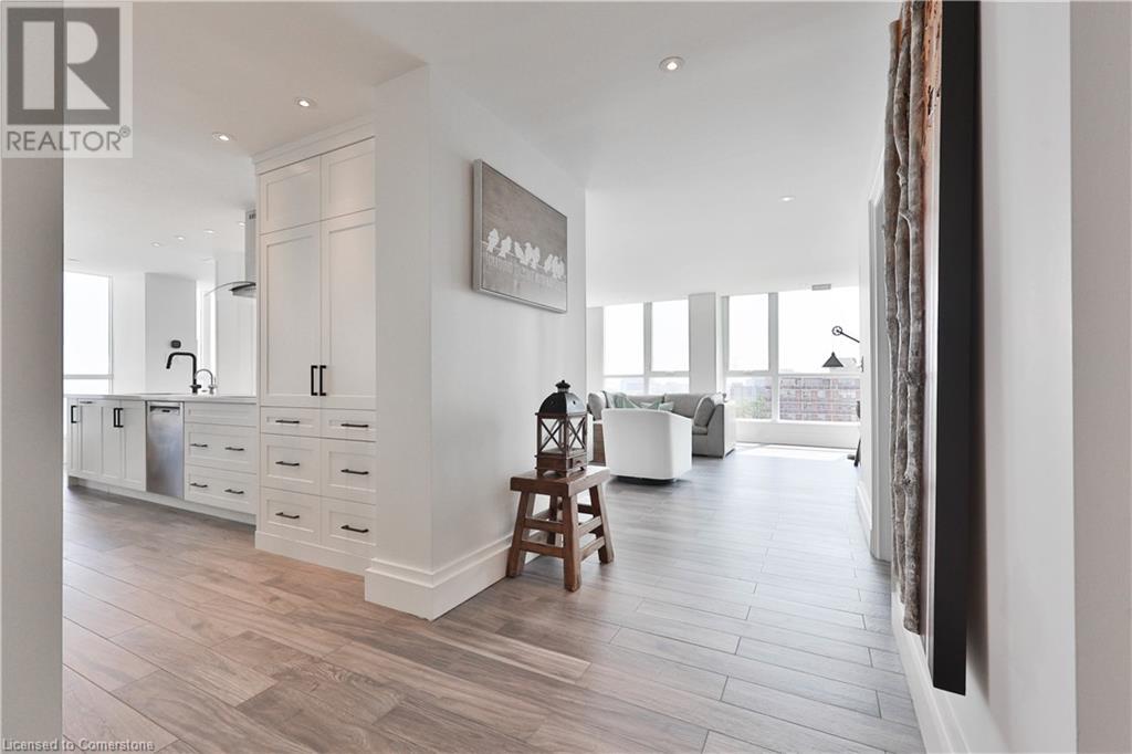 Photo 11 of 415 Locust Street Unit 1103, Burlington ON