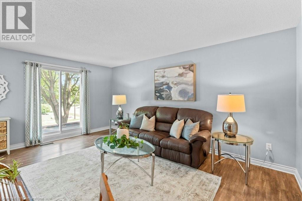 Photo 35 of 44 Cedarland Drive, Brantford ON