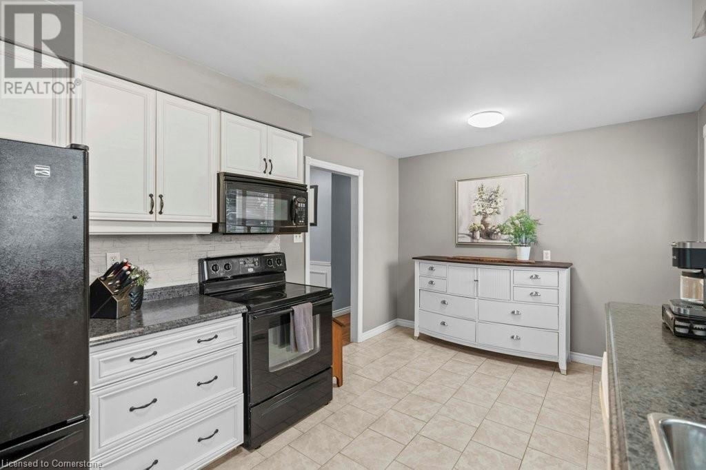 Photo 28 of 44 Cedarland Drive, Brantford ON