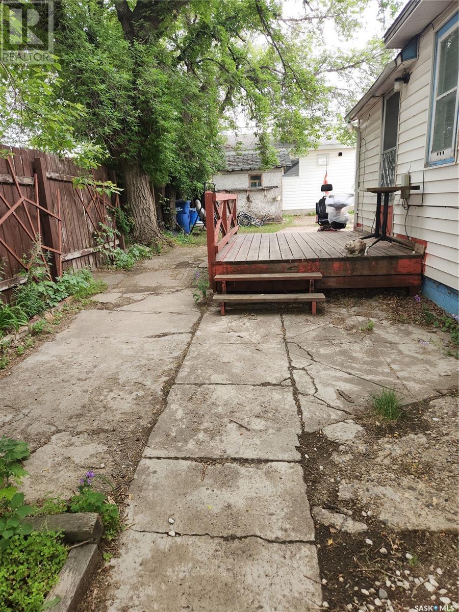 Photo 19 of 427 Home Street W, Moose Jaw SK