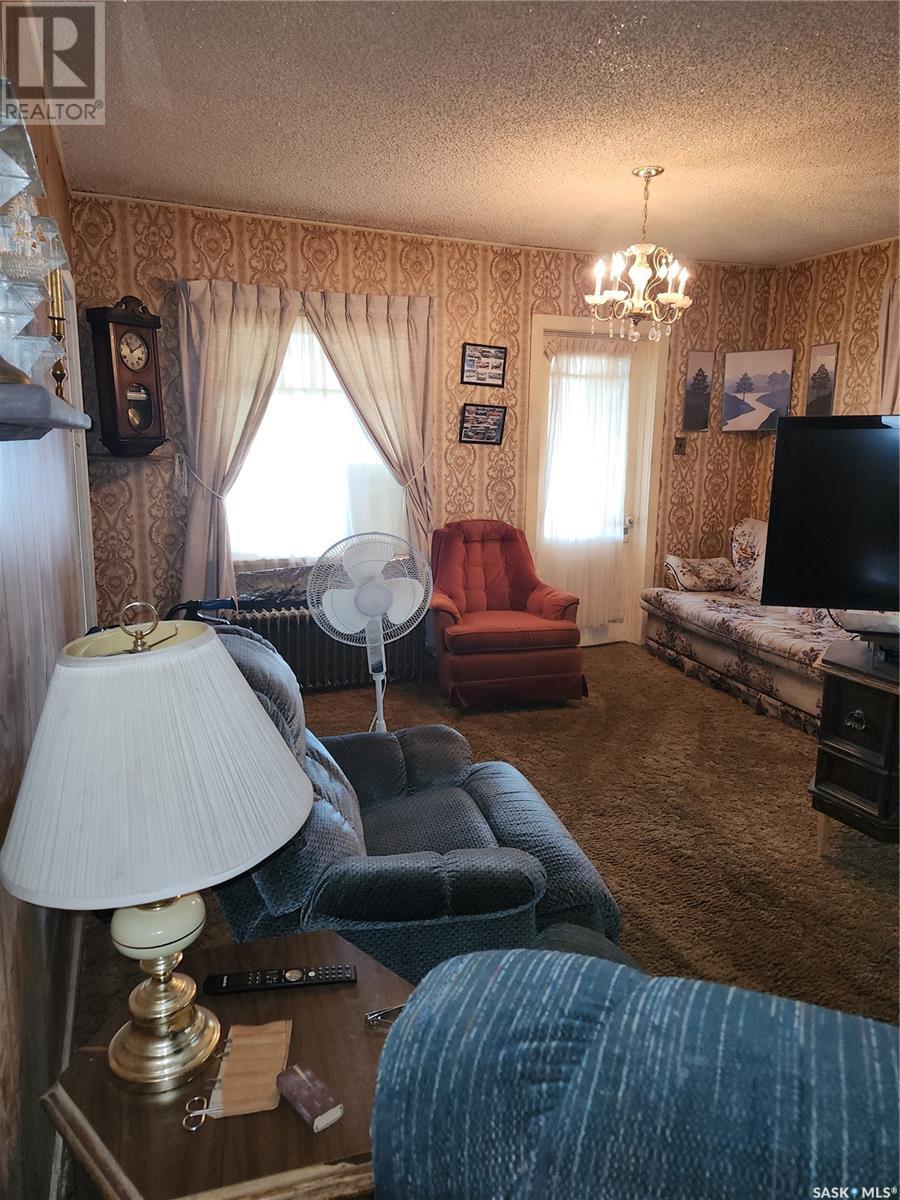 Photo 7 of 427 Home Street W, Moose Jaw SK