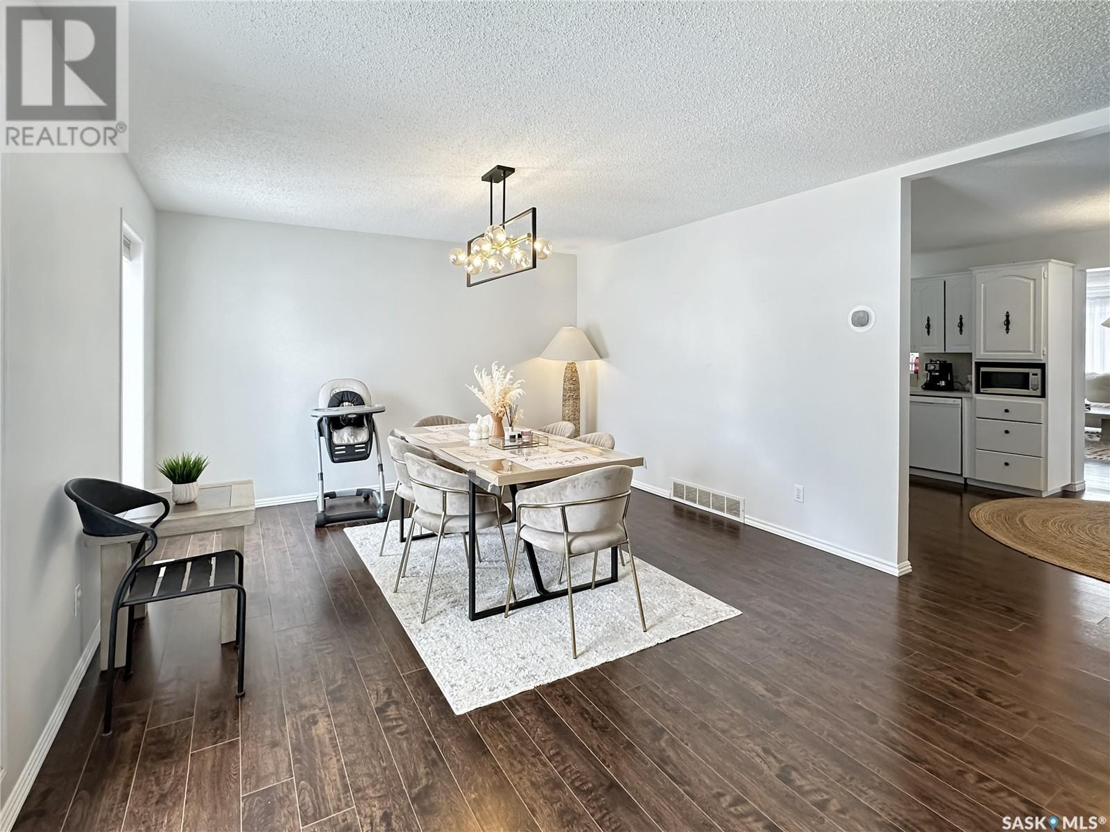 Photo 11 of 621 Broadway Street W, Fort Quappelle SK