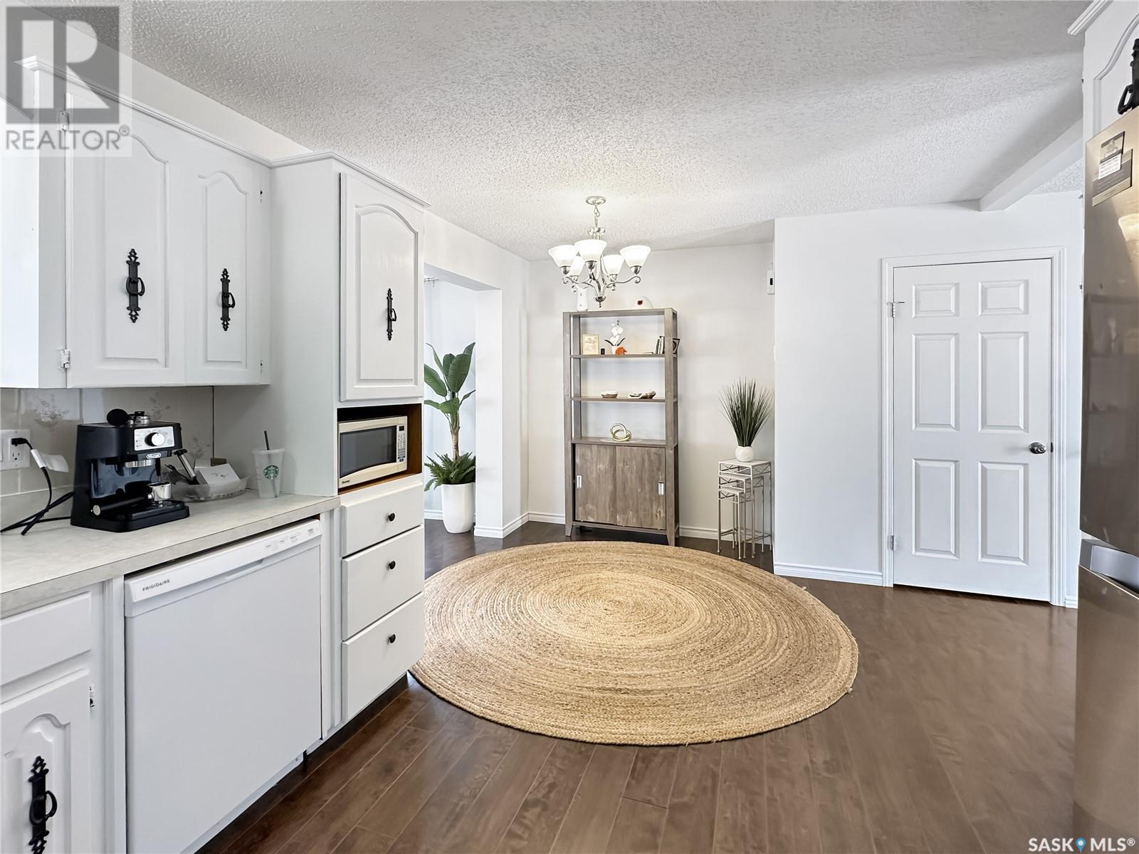 Photo 7 of 621 Broadway Street W, Fort Quappelle SK