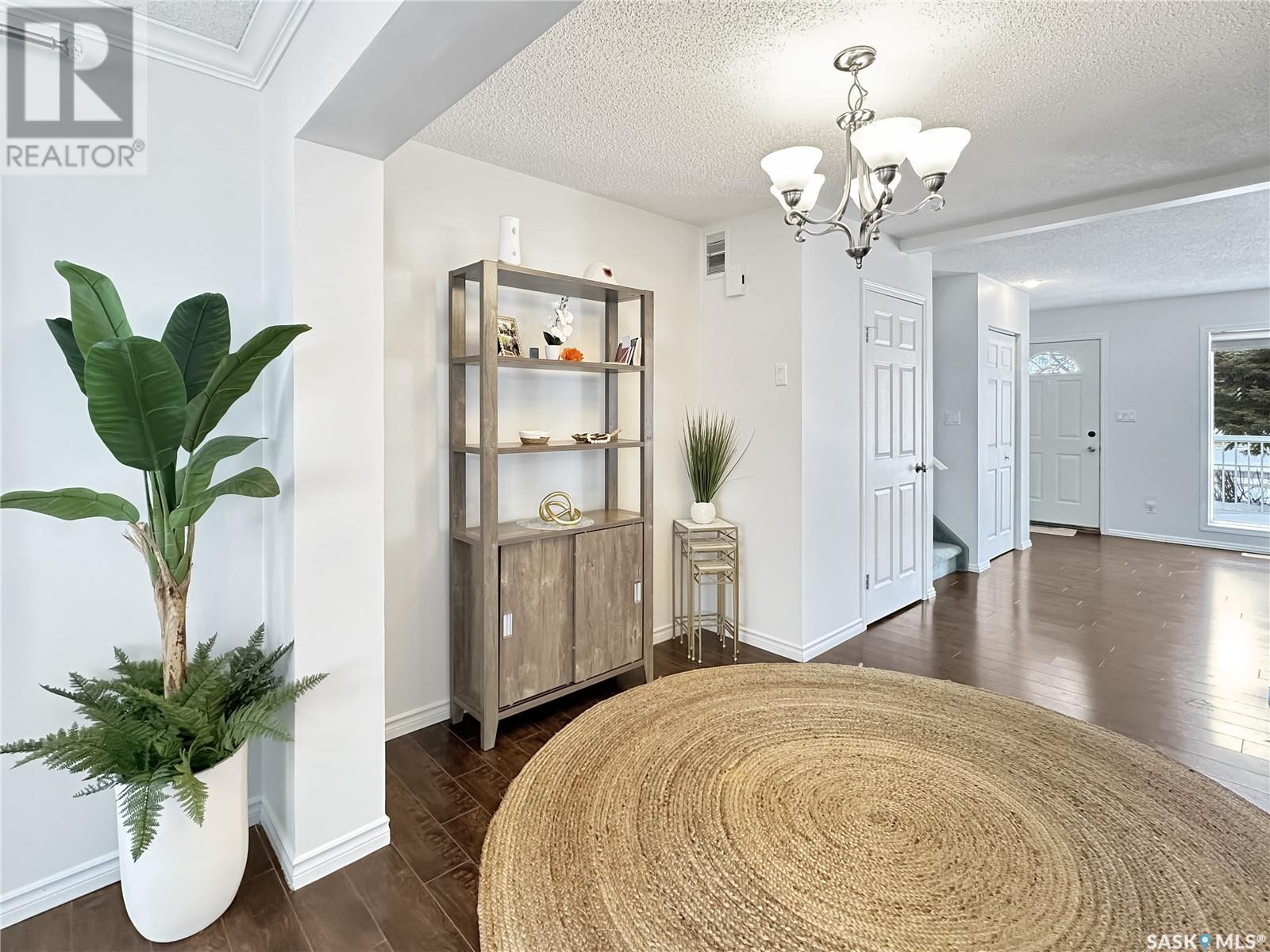 Photo 8 of 621 Broadway Street W, Fort Quappelle SK