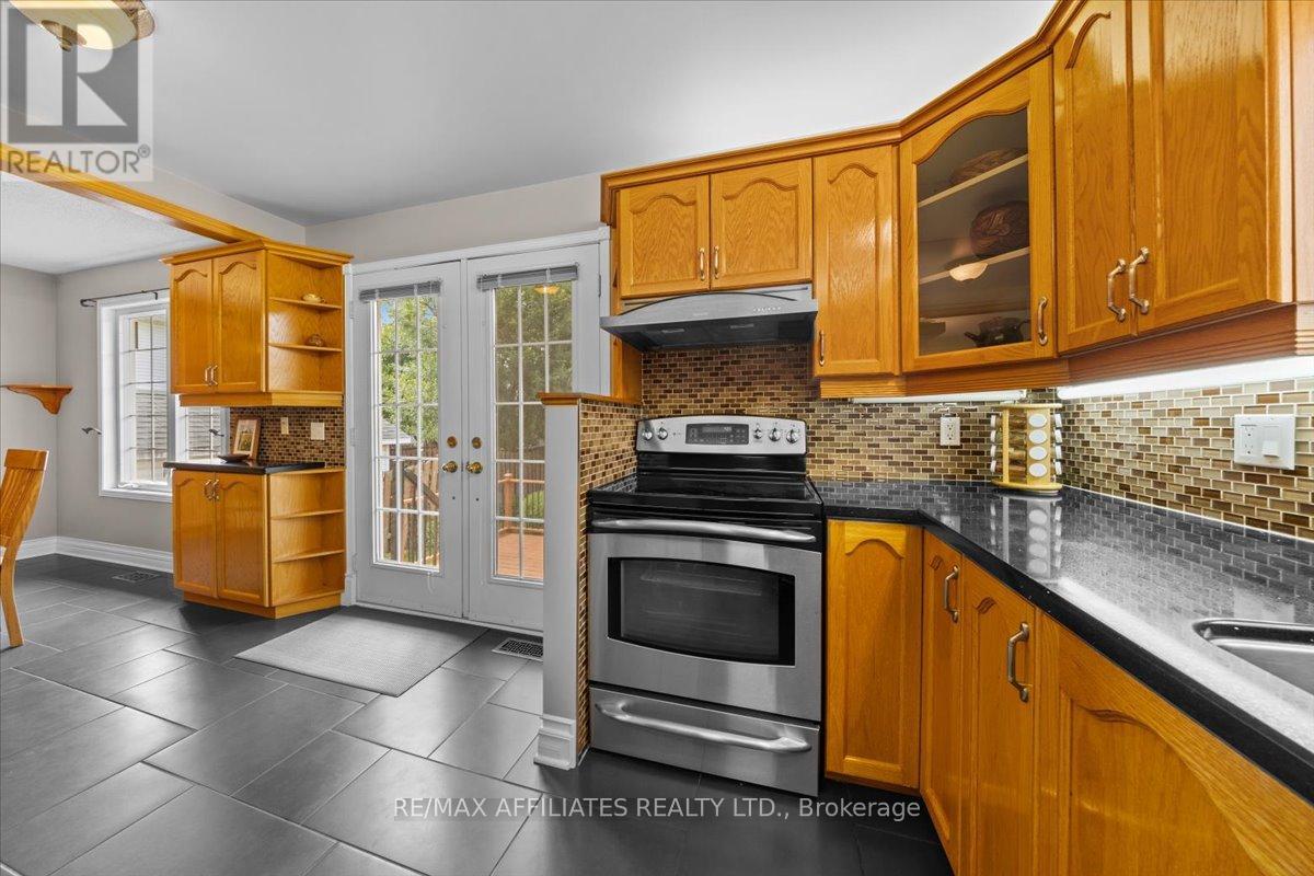 Photo 7 of 1694 Toulouse Crescent, Ottawa ON