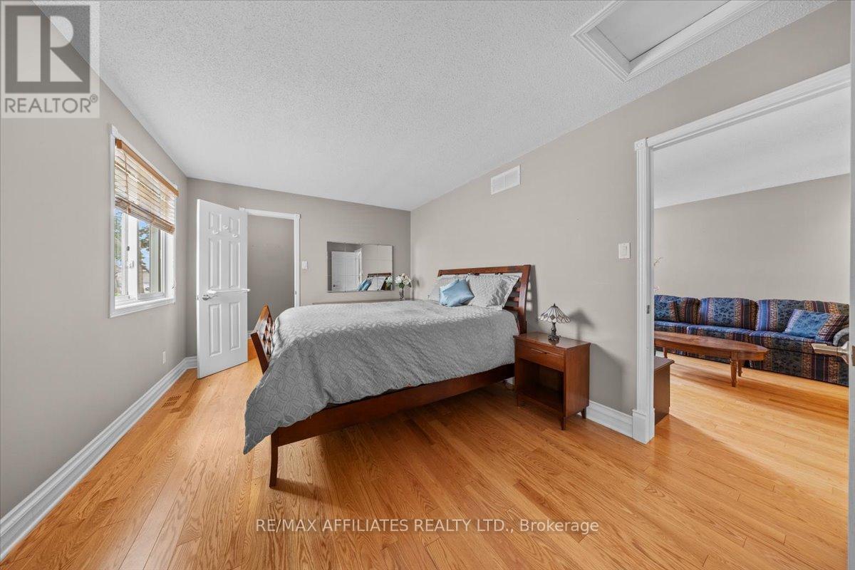 Photo 5 of 1694 Toulouse Crescent, Ottawa ON