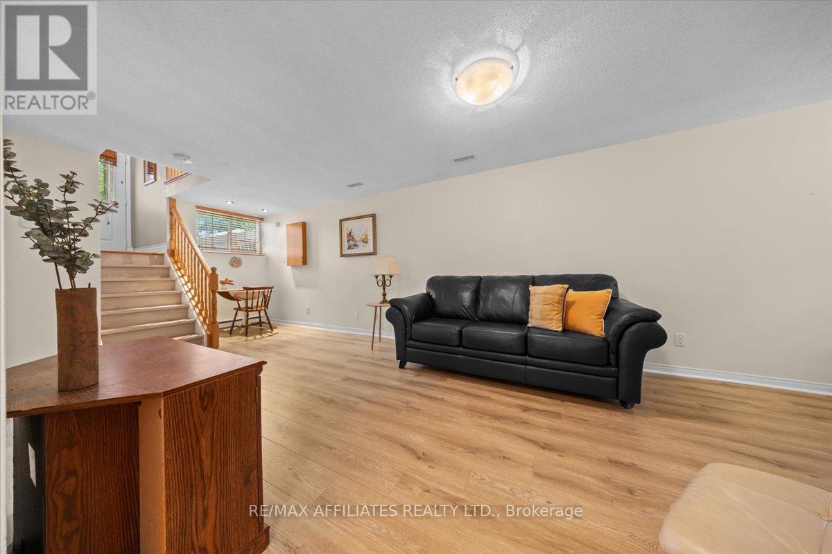 Photo 2 of 1694 Toulouse Crescent, Ottawa ON
