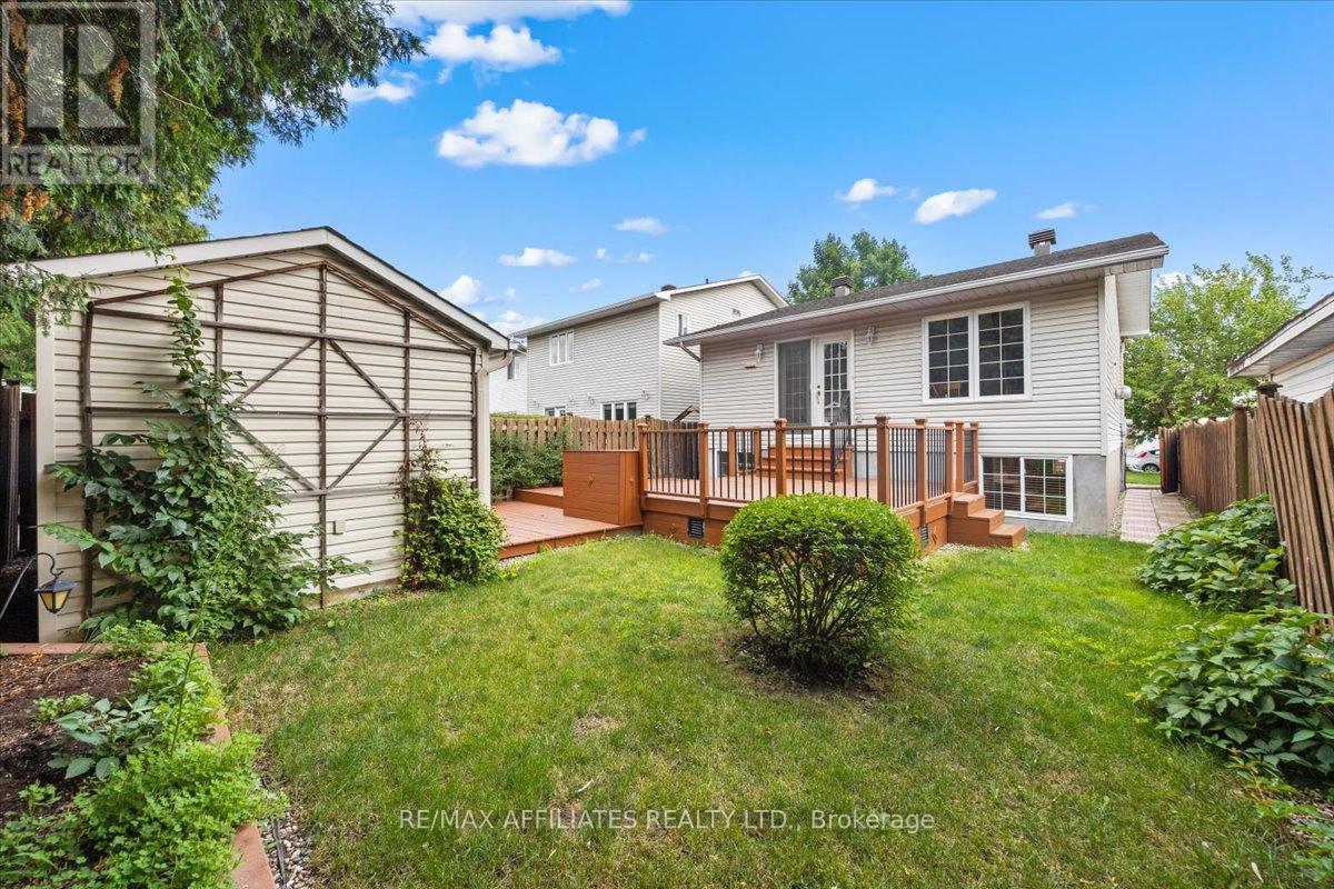 Photo 9 of 1694 Toulouse Crescent, Ottawa ON