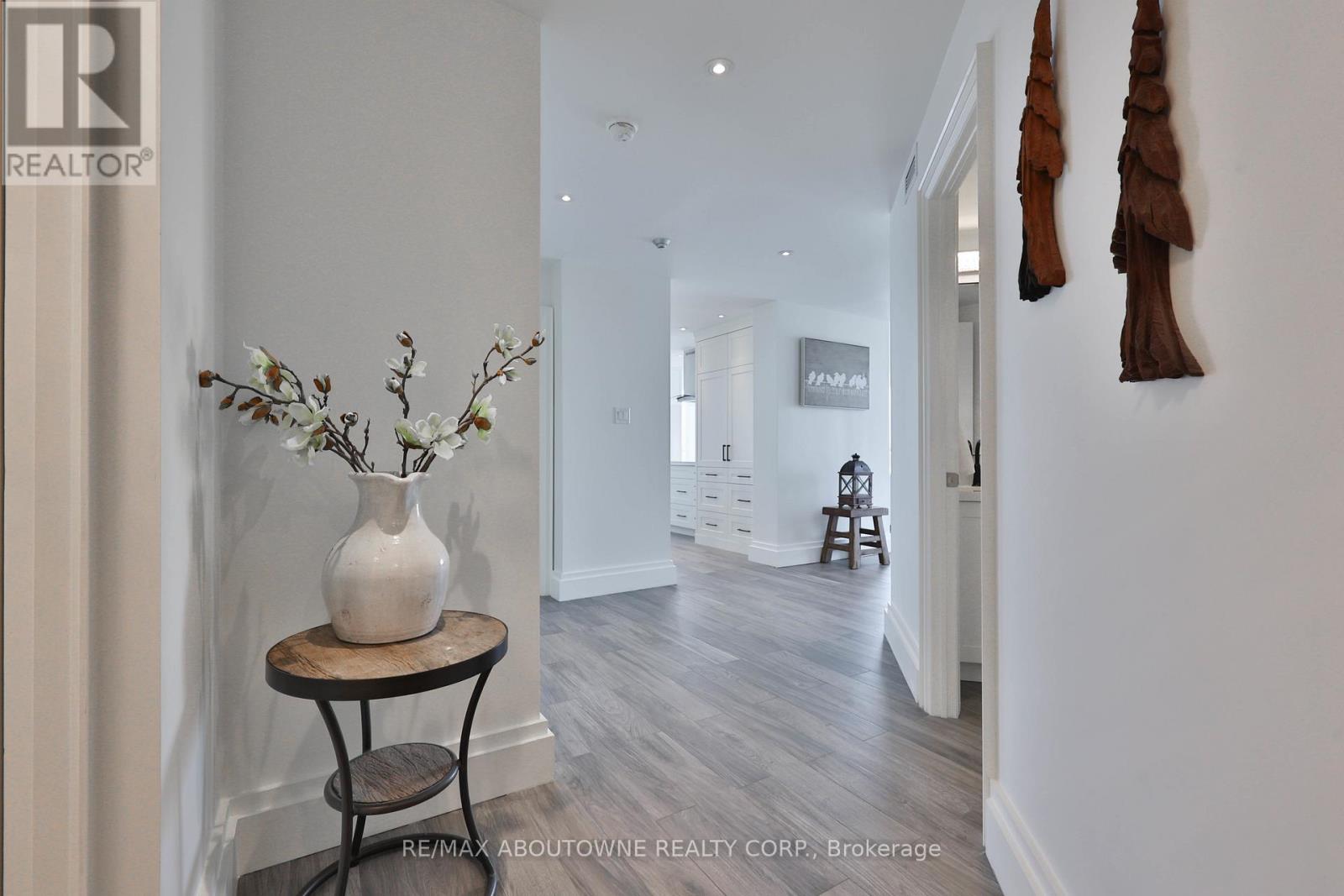 Photo 10 of 1103 415 Locust Street, Burlington ON