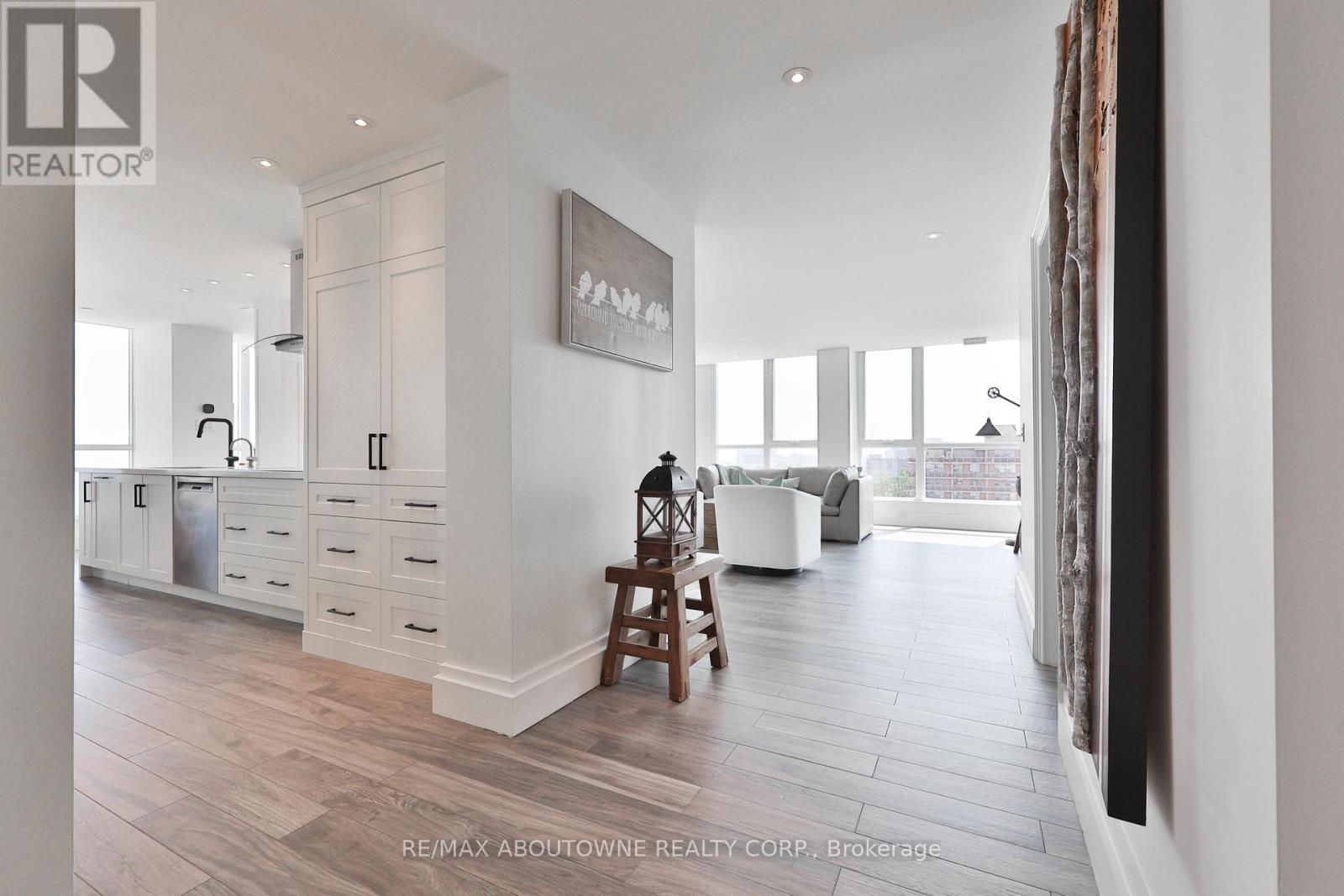 Photo 11 of 1103 415 Locust Street, Burlington ON