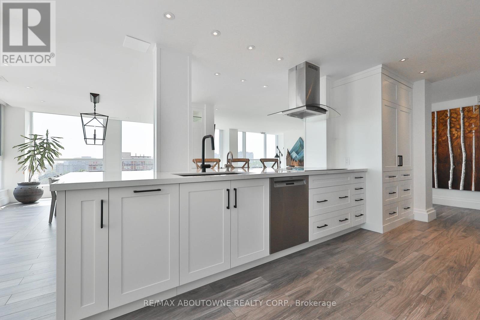 Photo 13 of 1103 415 Locust Street, Burlington ON