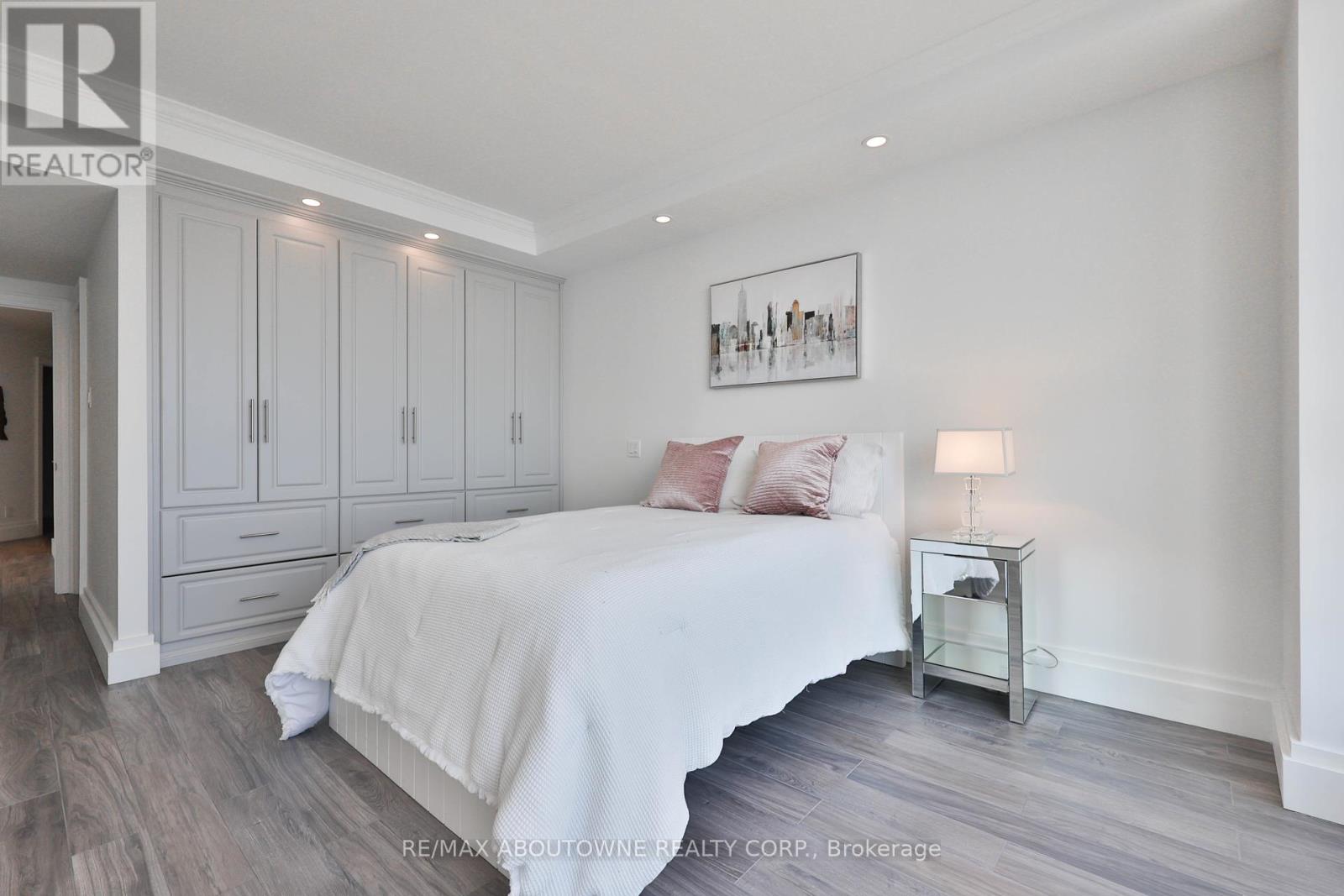 Photo 32 of 1103 415 Locust Street, Burlington ON