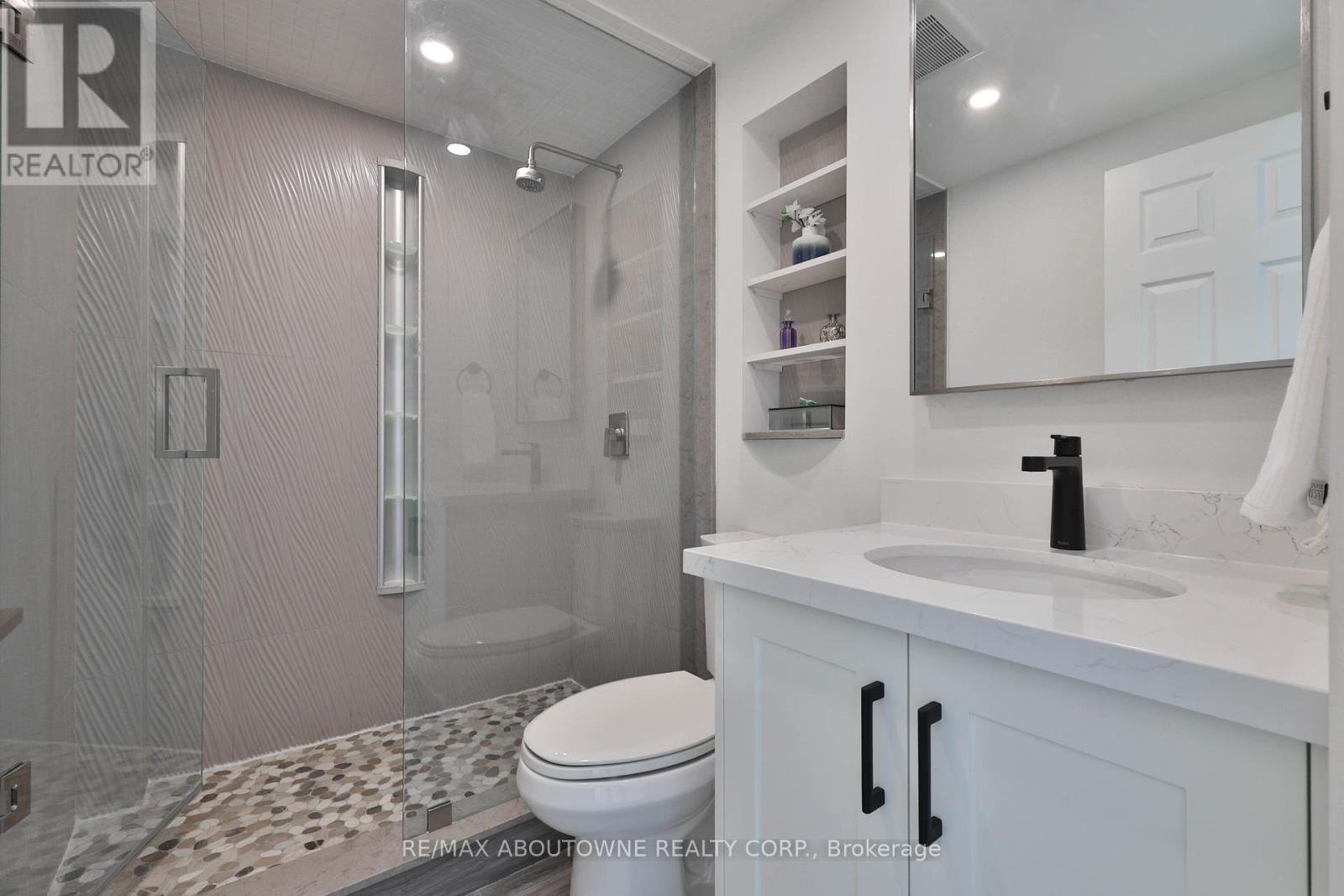 Photo 33 of 1103 415 Locust Street, Burlington ON
