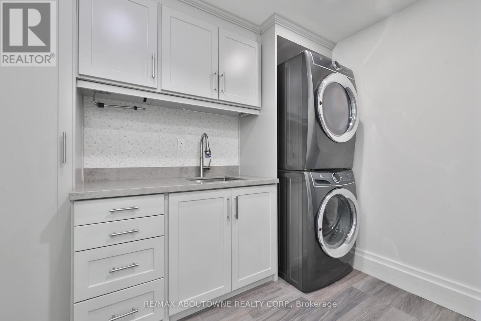 Photo 36 of 1103 415 Locust Street, Burlington ON