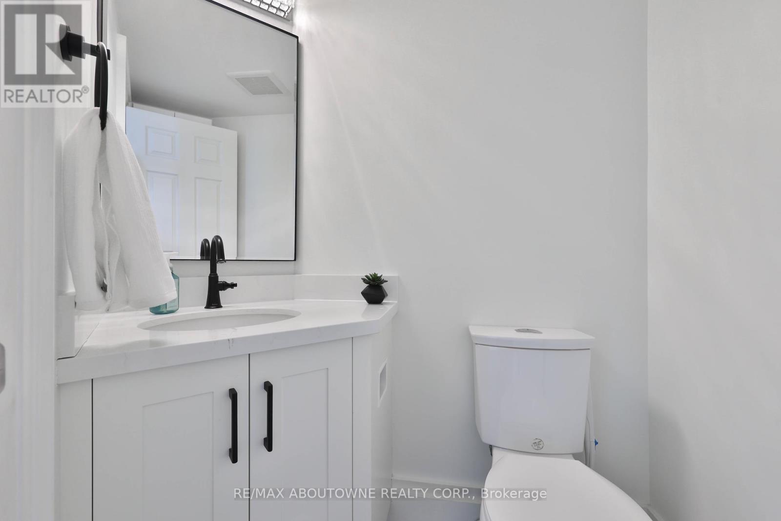 Photo 37 of 1103 415 Locust Street, Burlington ON