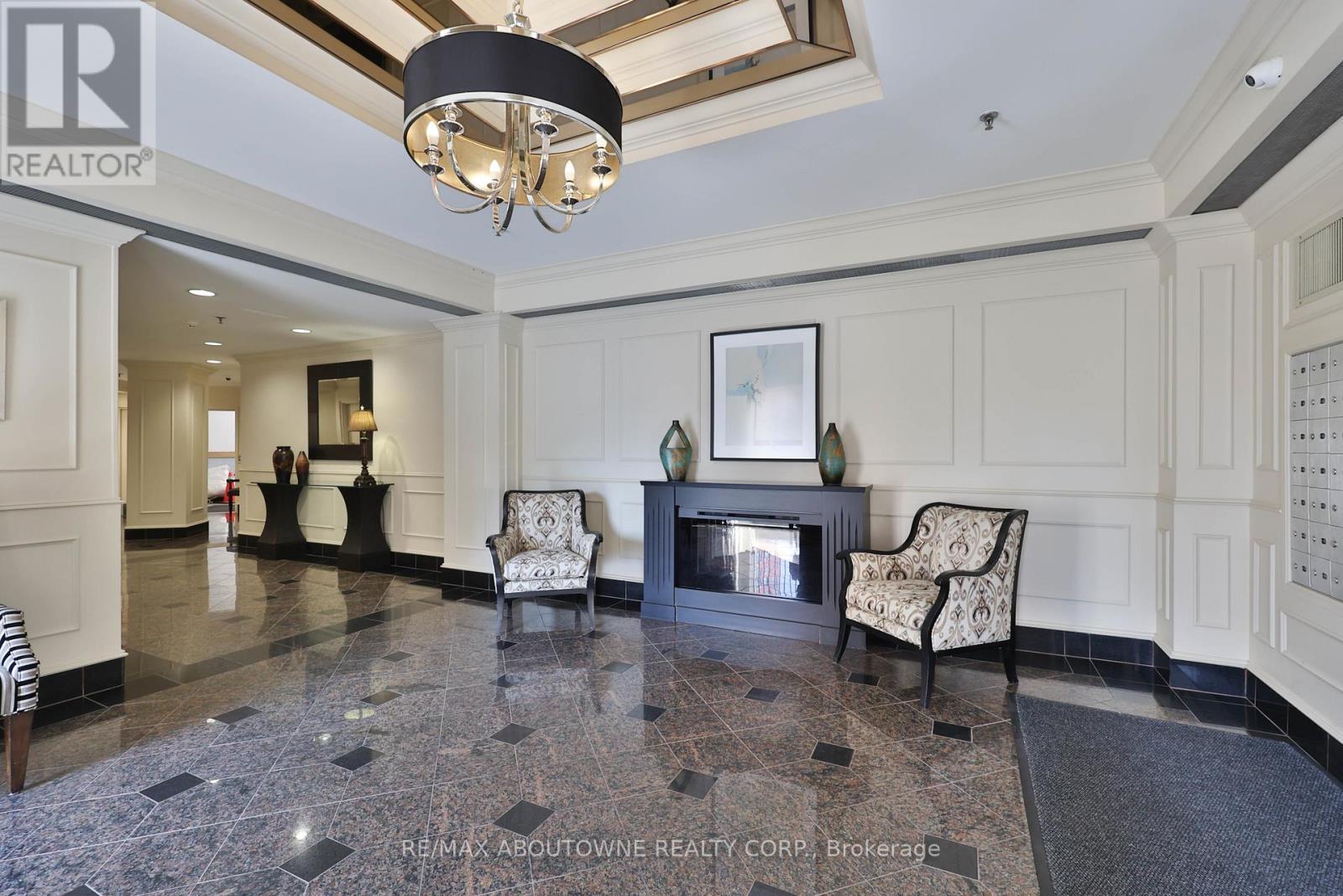 Photo 6 of 1103 415 Locust Street, Burlington ON