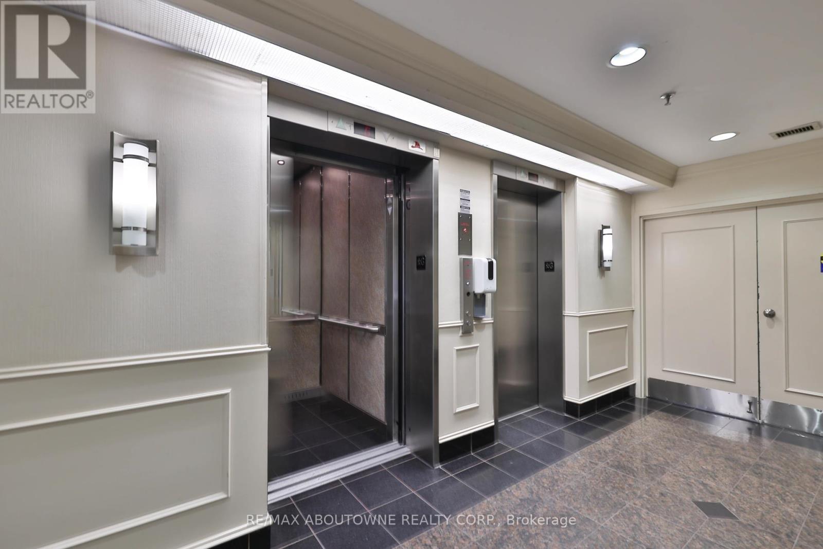 Photo 8 of 1103 415 Locust Street, Burlington ON