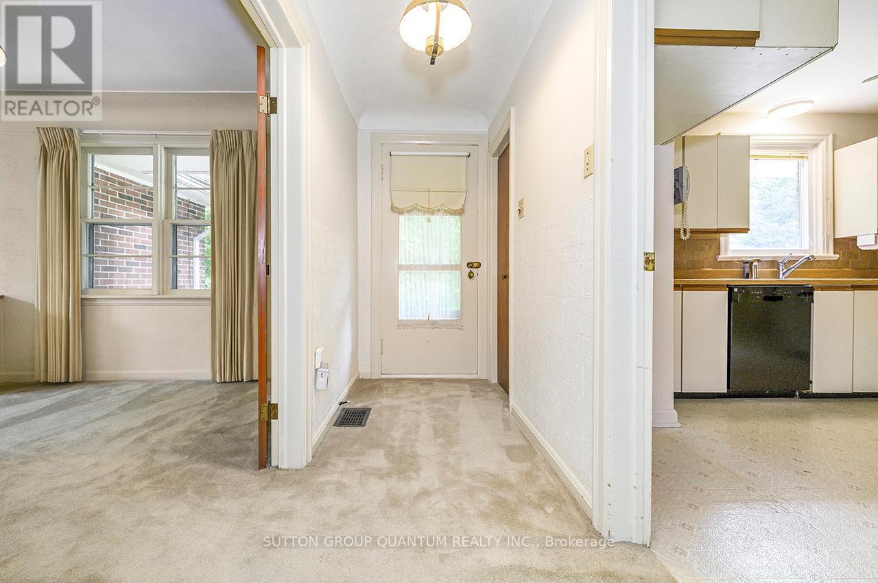 Photo 24 of 18 Sullivans Lane, Hamilton ON