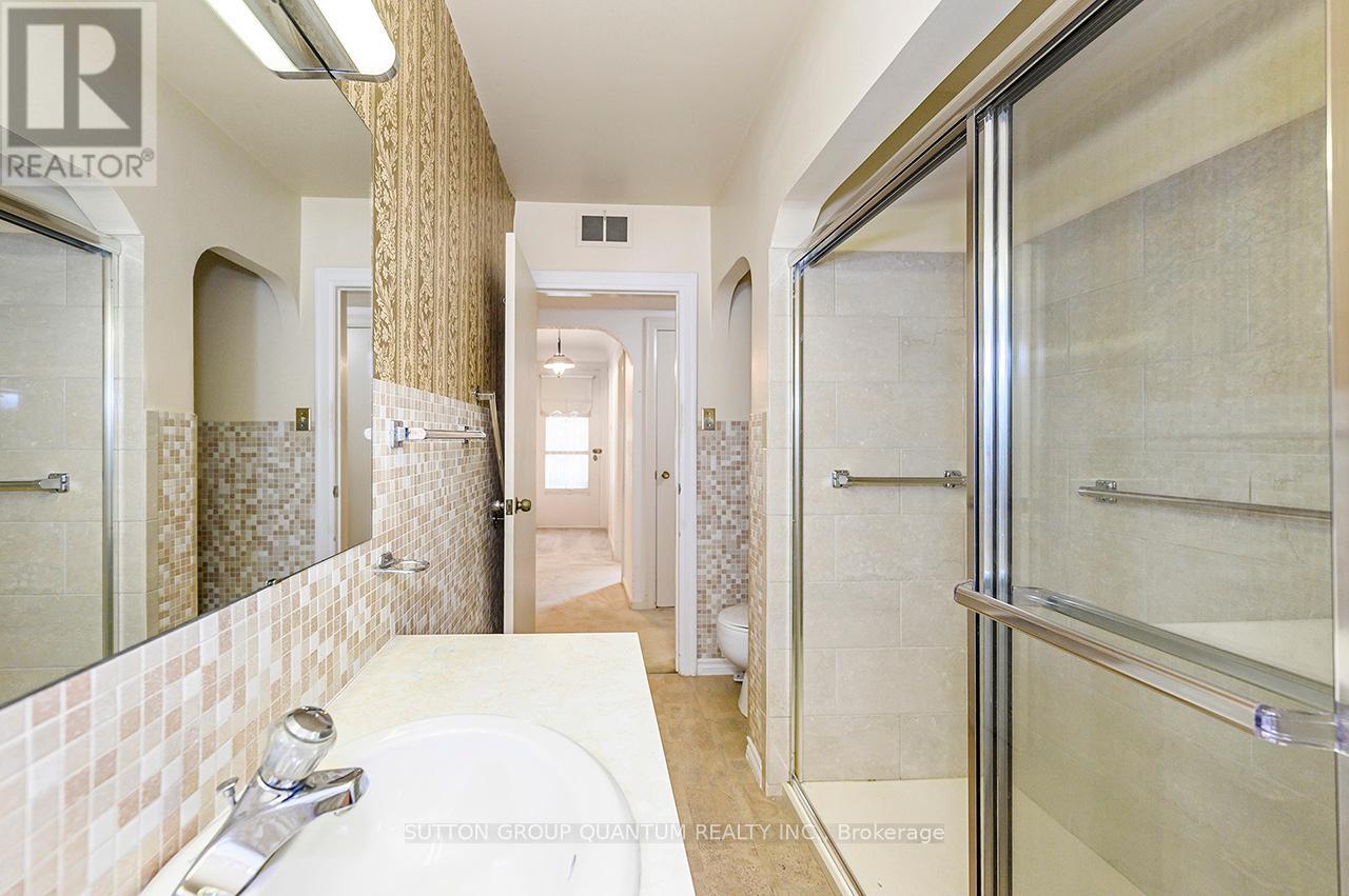 Photo 25 of 18 Sullivans Lane, Hamilton ON