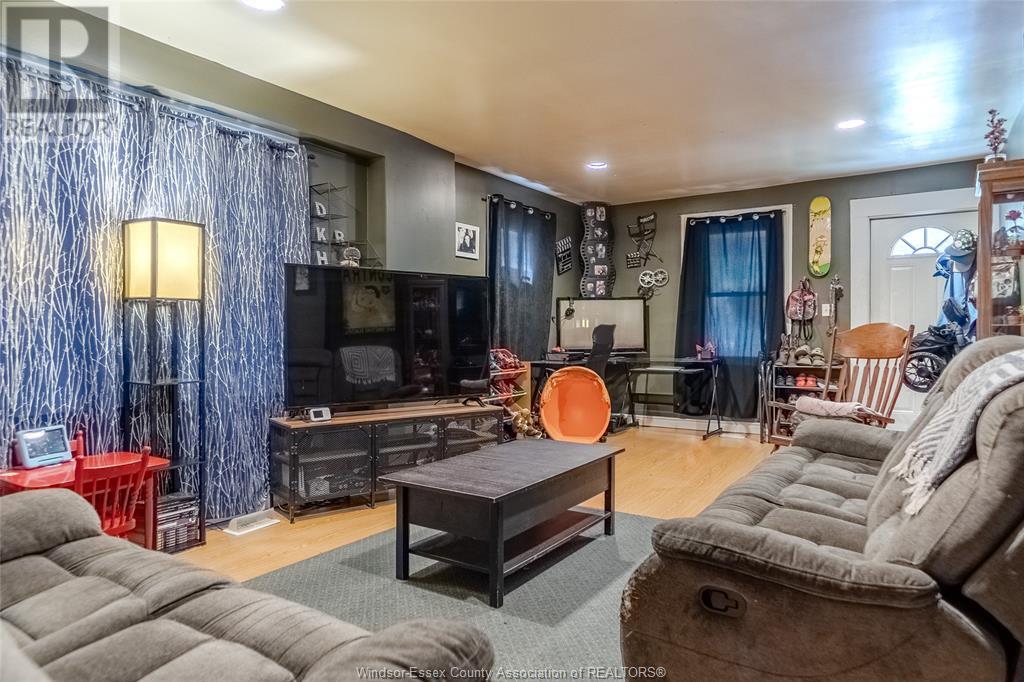 Photo 7 of 3353 55 Peter, Windsor ON