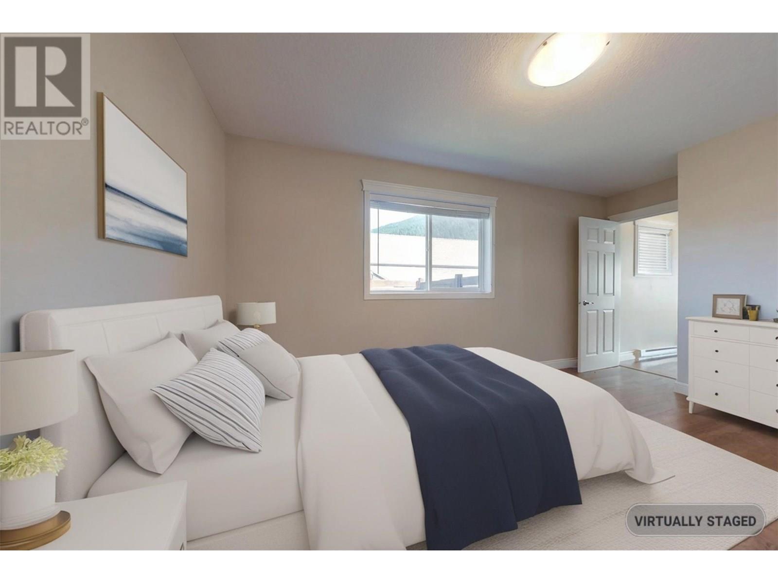 Photo 11 of 415 16th Avenue N, Creston BC