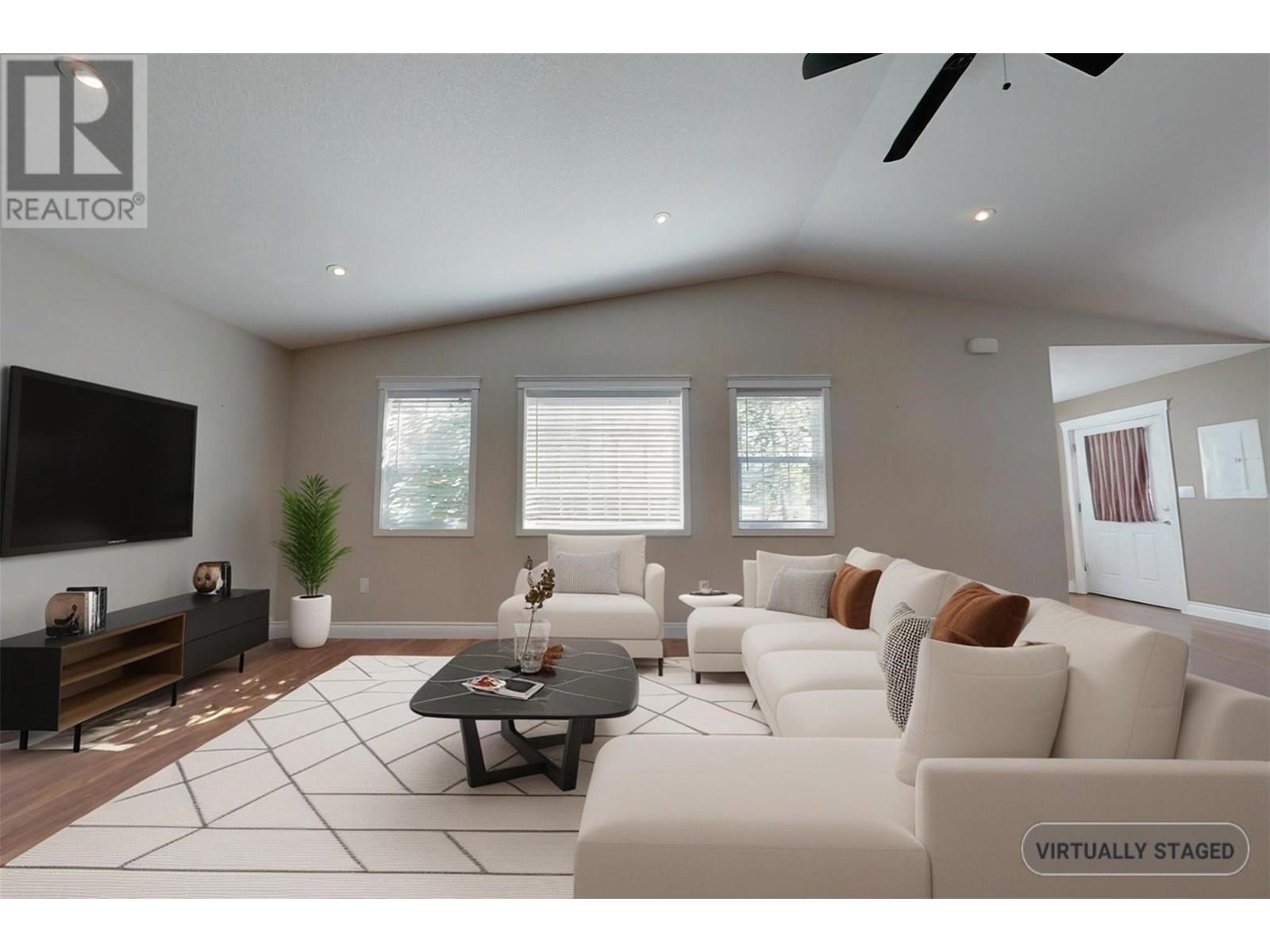 Photo 7 of 415 16th Avenue N, Creston BC