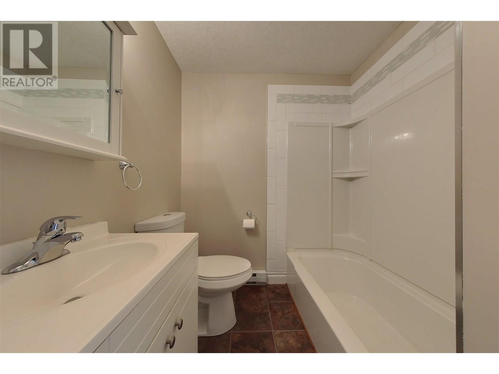Photo 12 of 415 16th Avenue N, Creston BC
