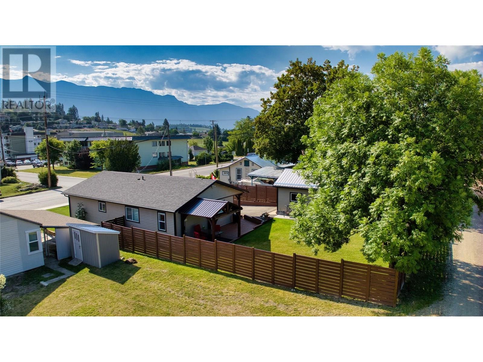 Photo 13 of 415 16th Avenue N, Creston BC