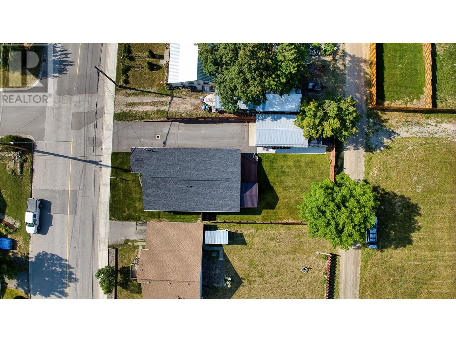 Photo 2 of 415 16th Avenue N, Creston BC