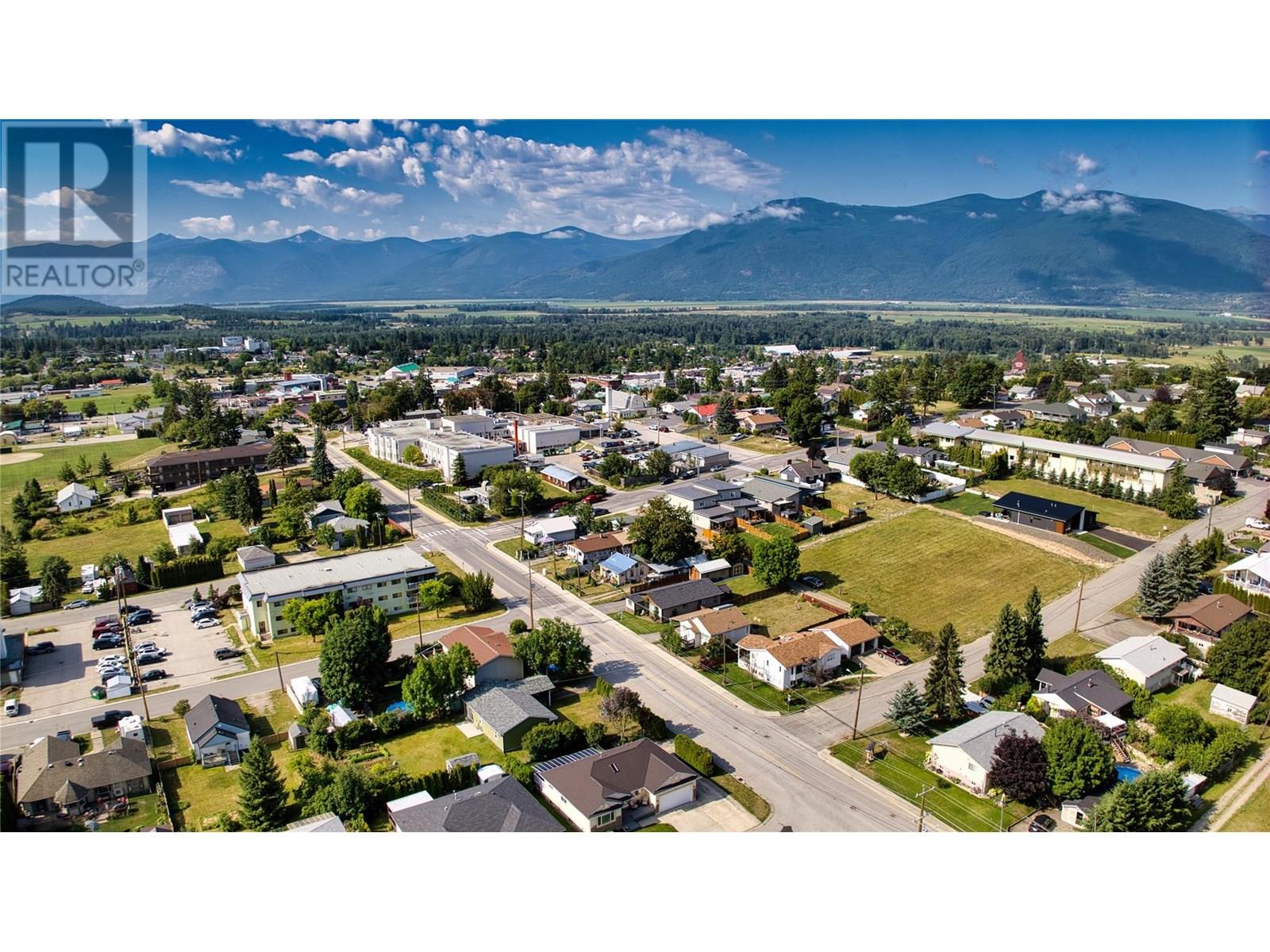 Photo 21 of 415 16th Avenue N, Creston BC