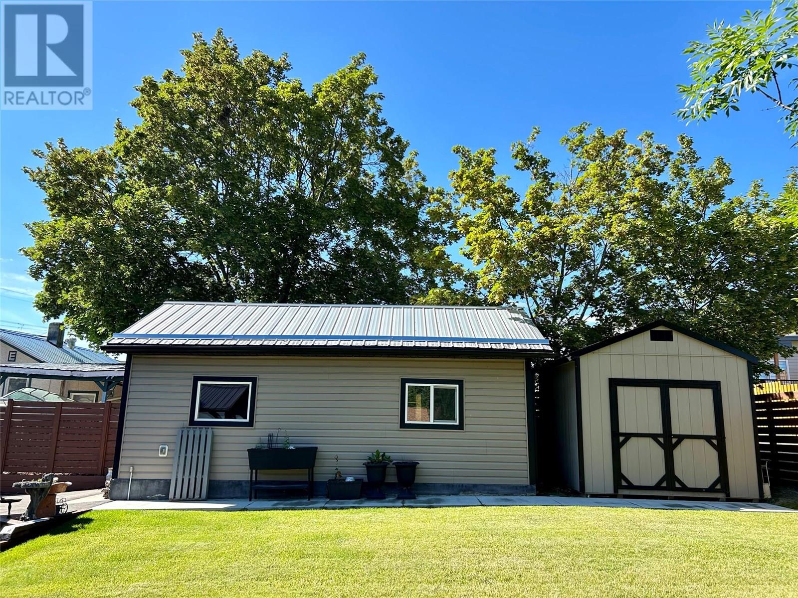 Photo 16 of 415 16th Avenue N, Creston BC