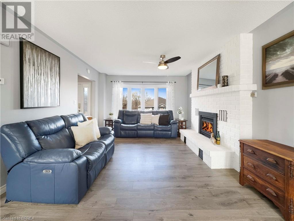 Photo 3 of 30 Lingwood Drive, Waterford ON