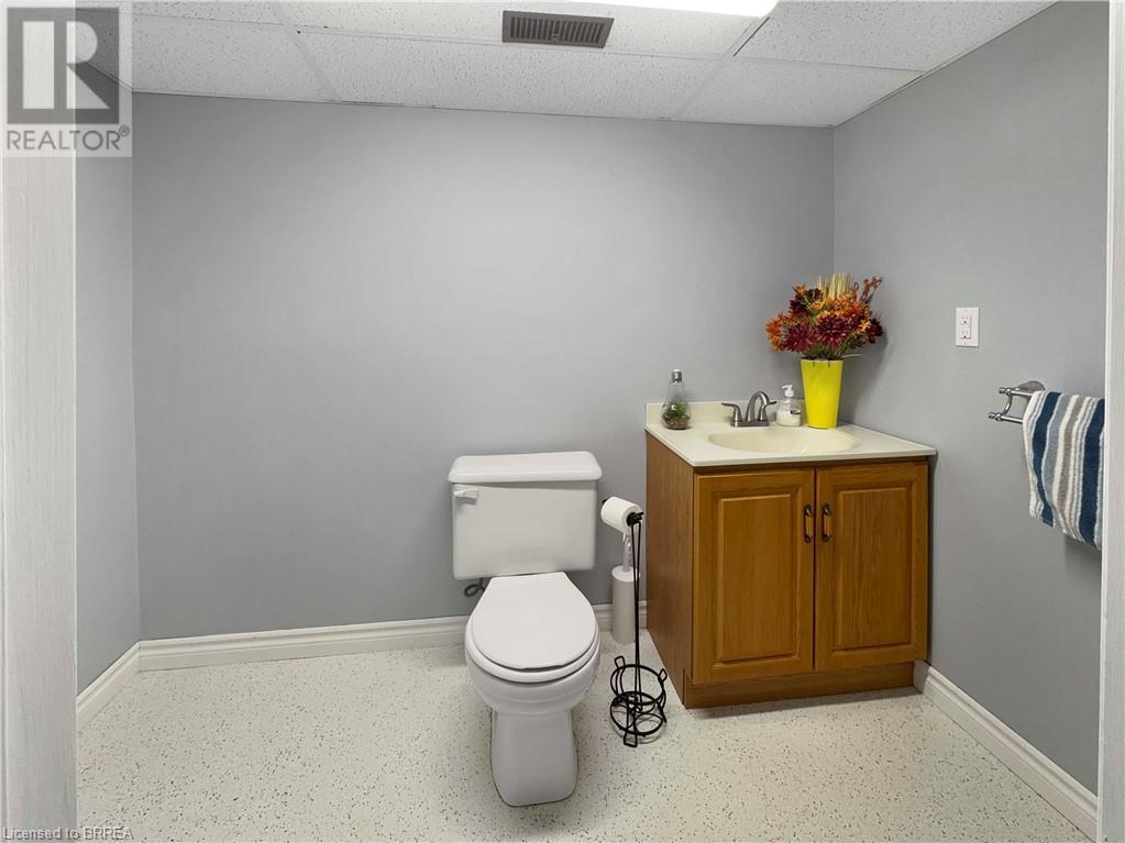 Photo 19 of 30 Lingwood Drive, Waterford ON