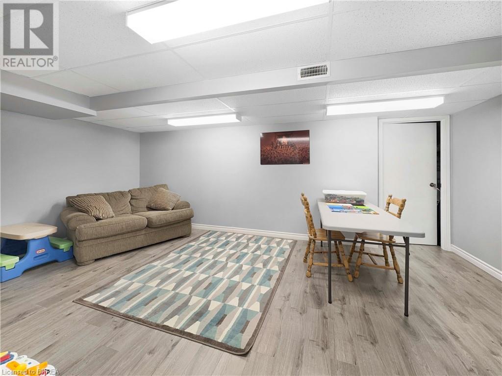 Photo 13 of 30 Lingwood Drive, Waterford ON