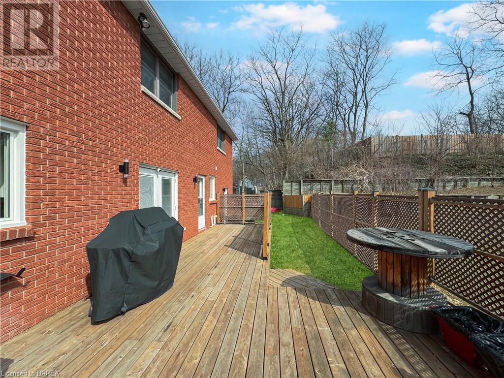 Photo 23 of 30 Lingwood Drive, Waterford ON
