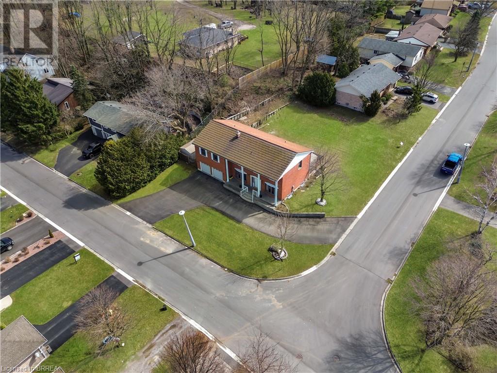 Photo 25 of 30 Lingwood Drive, Waterford ON